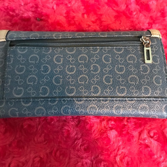Guess Wallet - Picture 4 of 4